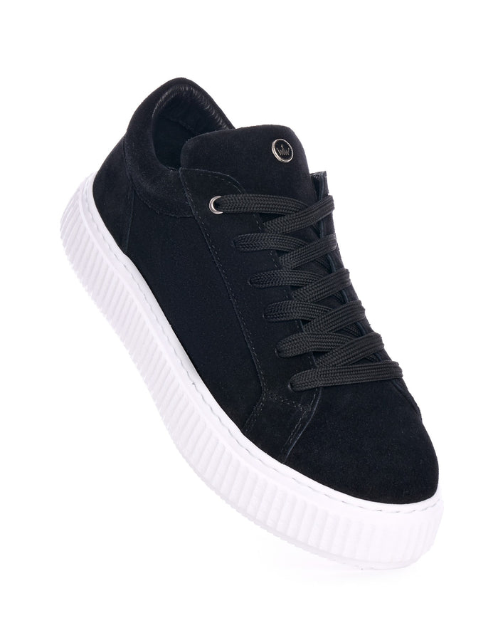 Martin Valen black genuine leather casual sneaker, angled close-up showing white ridged sole and laced vamp