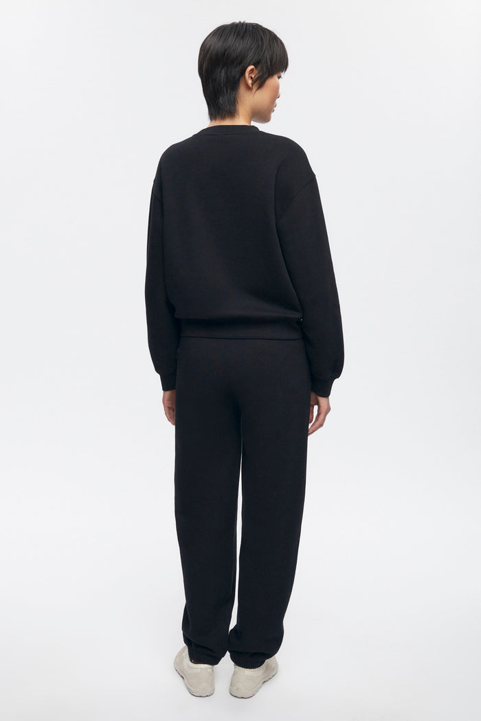 Women's Essential Sweatshirt in Black