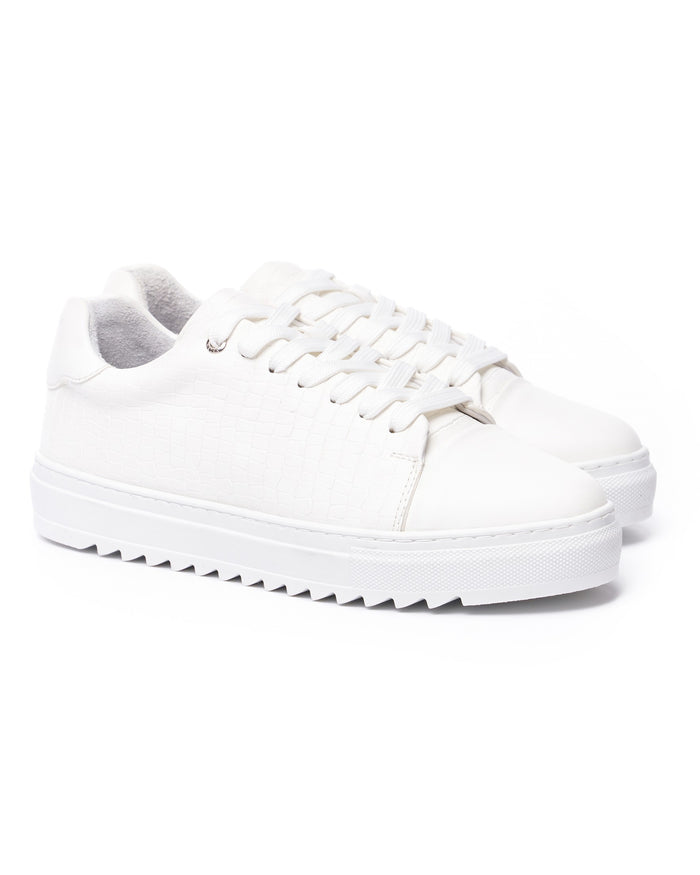 Martin Valen Dino white low-top sneakers, close-up of laces and metal eyelet on the upper