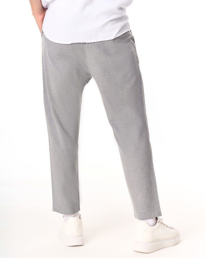 Martin Valen gray casual slim-fit trousers, side view showing slanted pocket, center leg seam and mid-calf silhouette