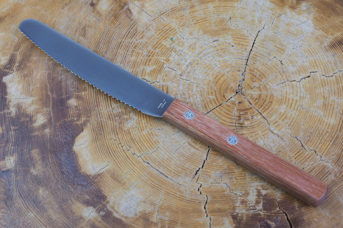 Kanetsune AUS-8 Serrated Blade Spread Knife 11cm Red Plywood Handle