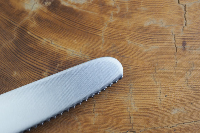 Kanetsune AUS-8 Serrated Blade Spread Knife 11cm Red Plywood Handle