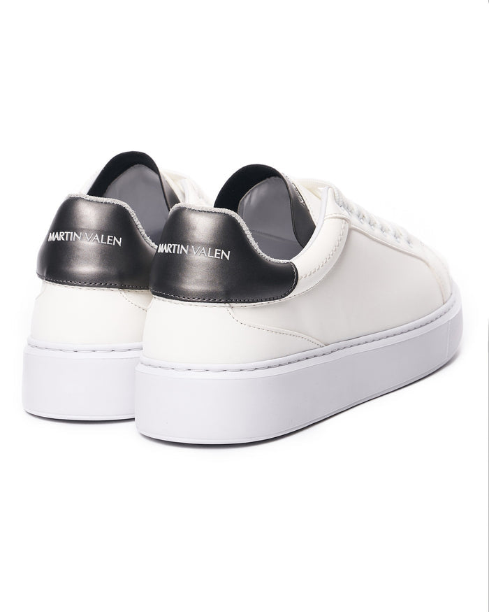 Martin Valen Iconic men's white-and-black casual sneakers, rear close-up showing black branded heel tabs and white sole