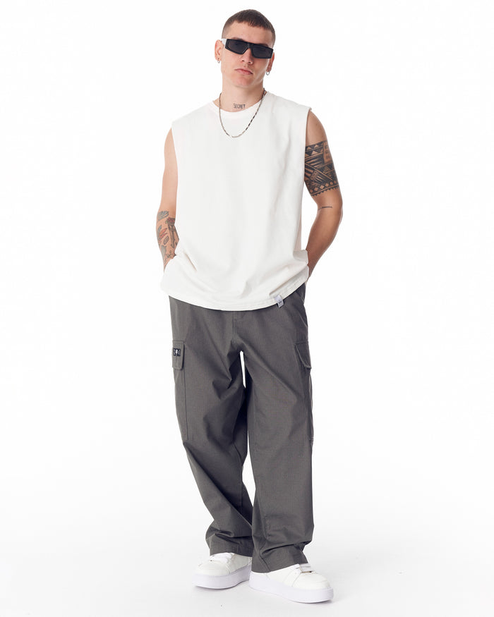 Martin Valen men's anthracite cargo pants, front mid-body view with hands in pockets and relaxed fit