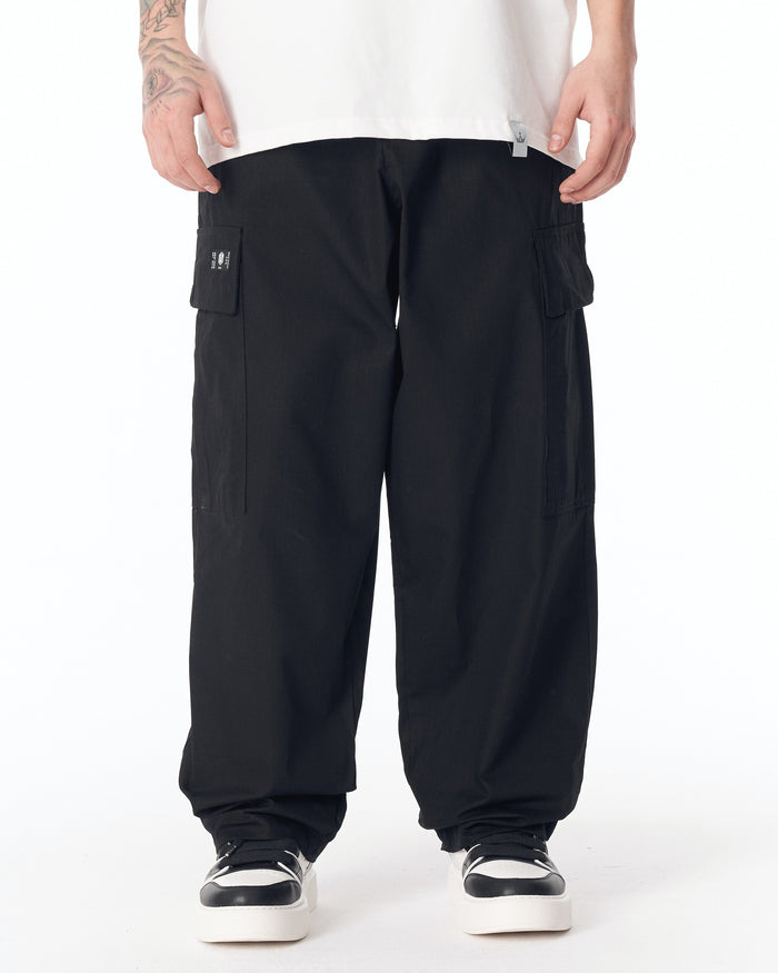 Martin Valen men's relaxed-fit black cargo pants, front view highlighting flap side pockets