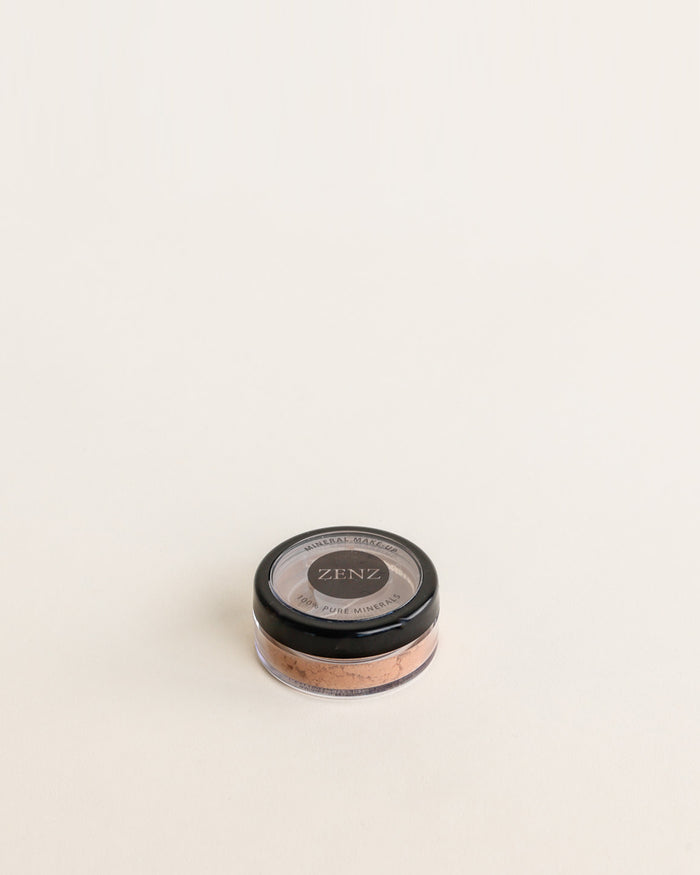 Mineral Bronzer Chloe no. 30, light warm color
