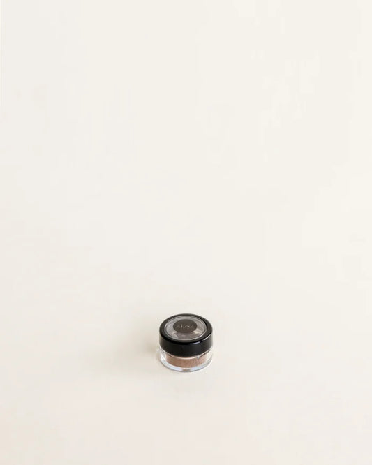Mineral Eyeshadow Lucia no. 51, brown eyebrows