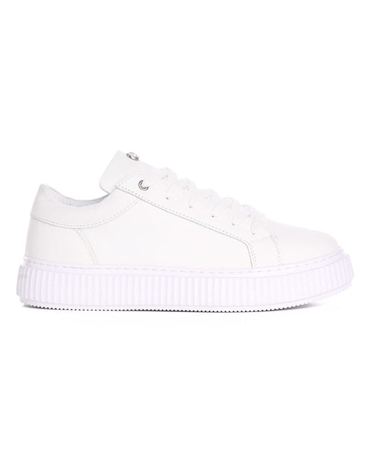 Martin Valen white casual leather sneaker side view, close-up showing ribbed platform sole