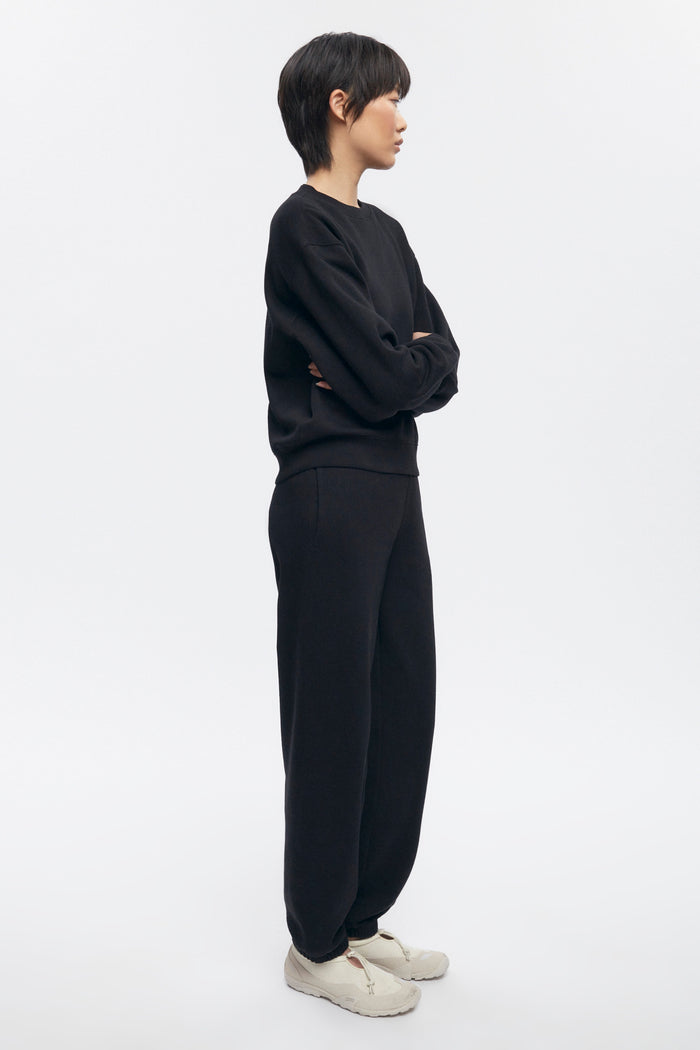 Women's Essential Sweatshirt in Black